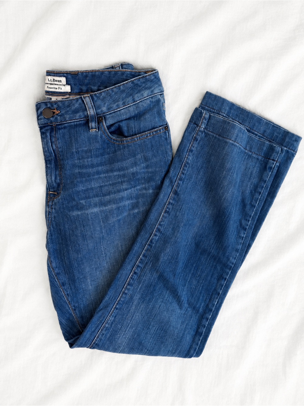 L.L.Bean Favorite Fit Women’s Jeans Size 6 Regular Medium Wash Straight Leg